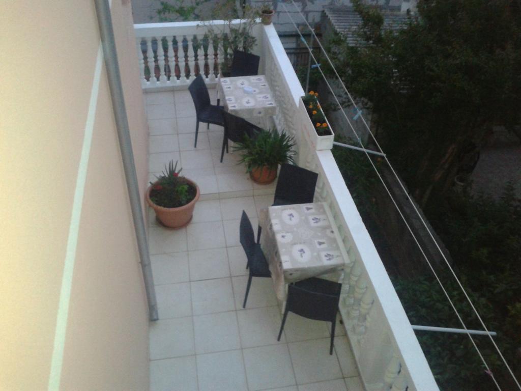 Apartments Alissa Hvar Town Exterior photo