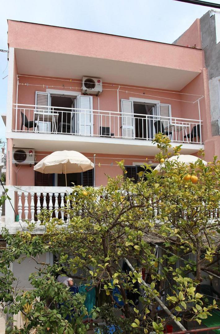 Apartments Alissa Hvar Town Exterior photo